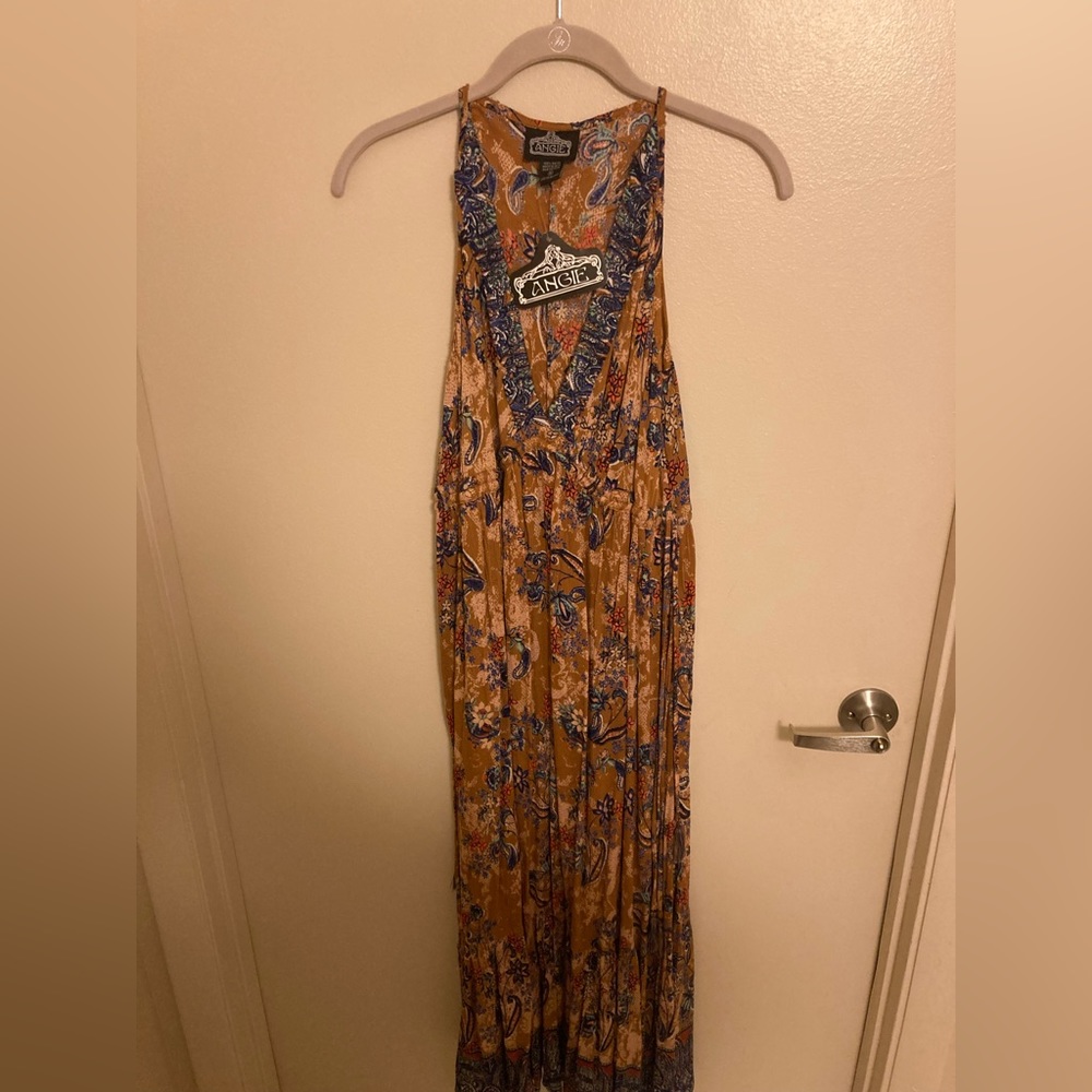 Angie dresses size M nice nature pattern with tag. Many different earthy colors